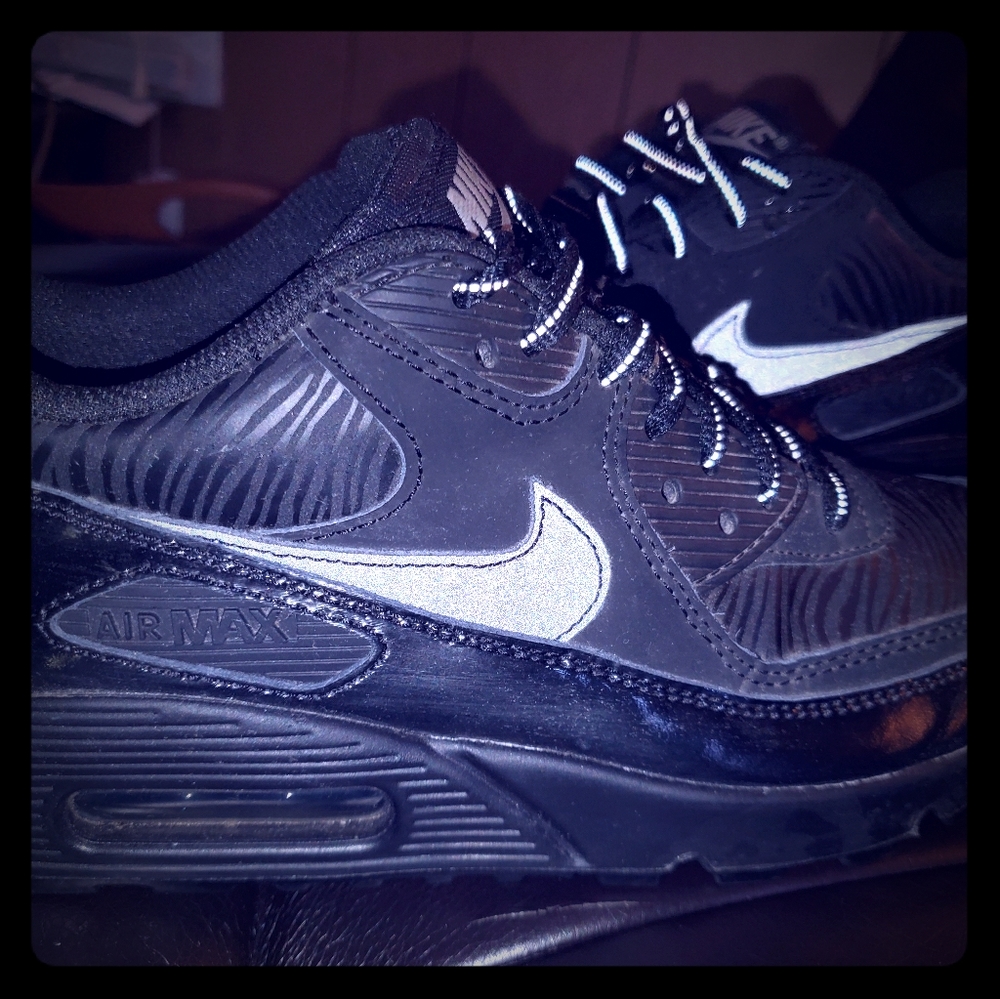 GS Nike Air Max 90 Black/Silver Hard to Find!
